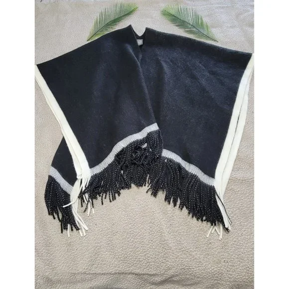 Vince Camuto One Size Women's Pop-Stripe Fringe Wrap Shawl Poncho Black O/S - Picture 5 of 11